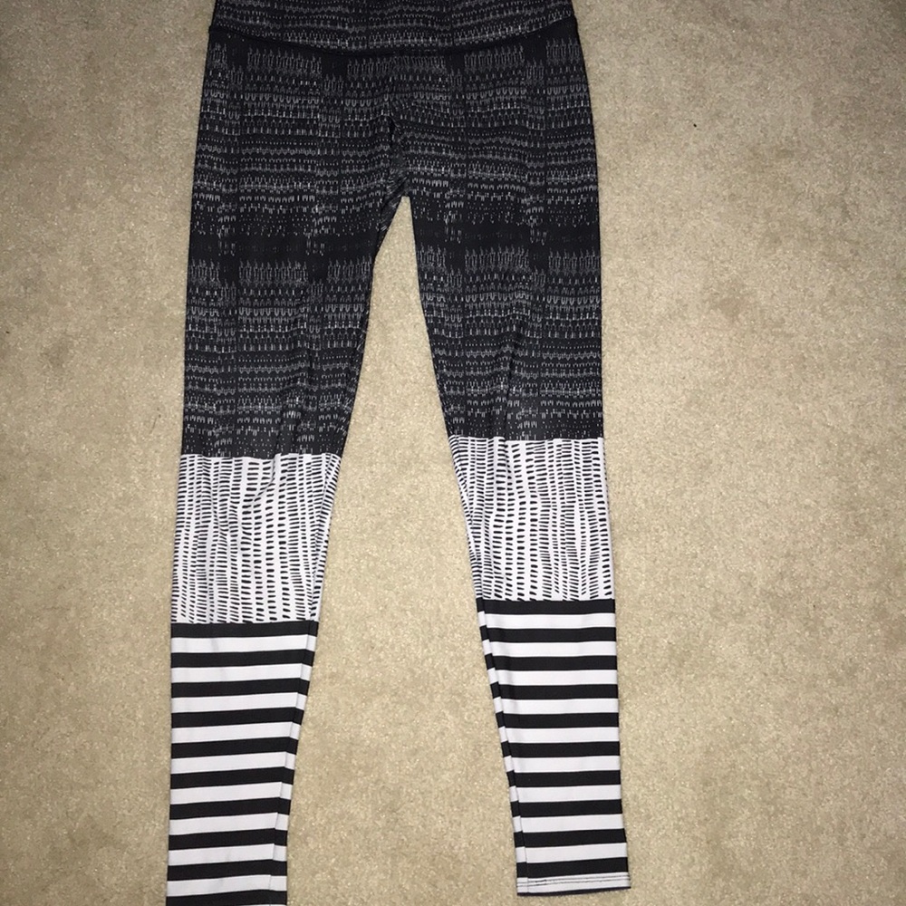 ONZIE black and white leggings - Picture 2 of 7